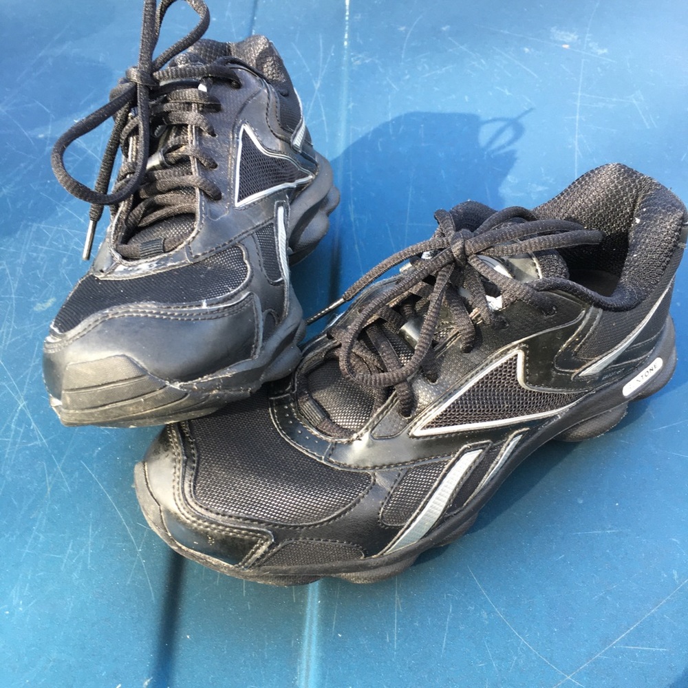 Womens reebok runtone size 8 shoes